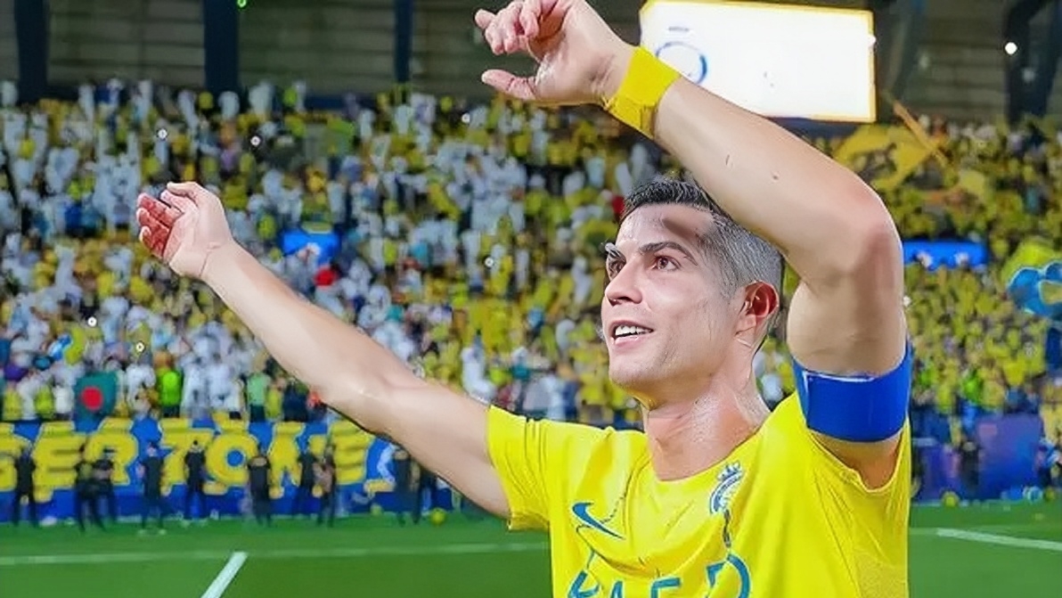 关于冲刺阶段亚冠传出新动向；巴黎圣日耳曼官宣签约；管理层表态——赛场秩序良好；更衣室氛围转暖的信息