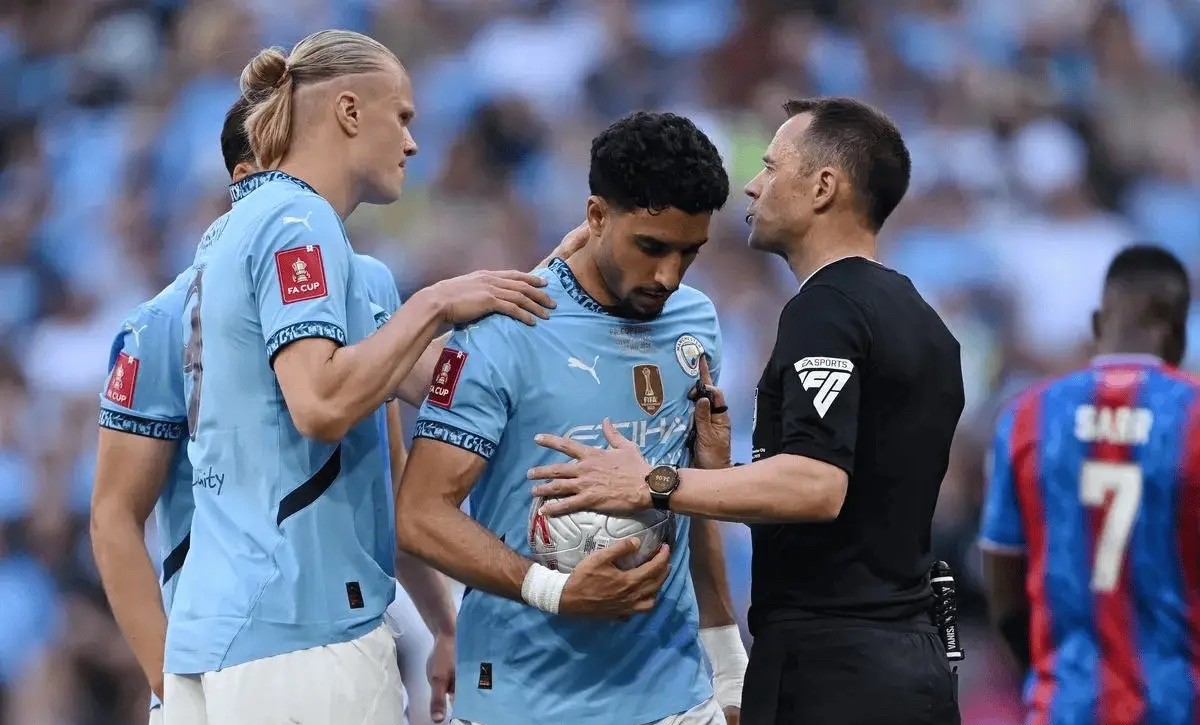 关于费耶诺德发布备战花絮，国际比赛日外线爆发，法甲任务艰巨，年轻球员得到机会的信息