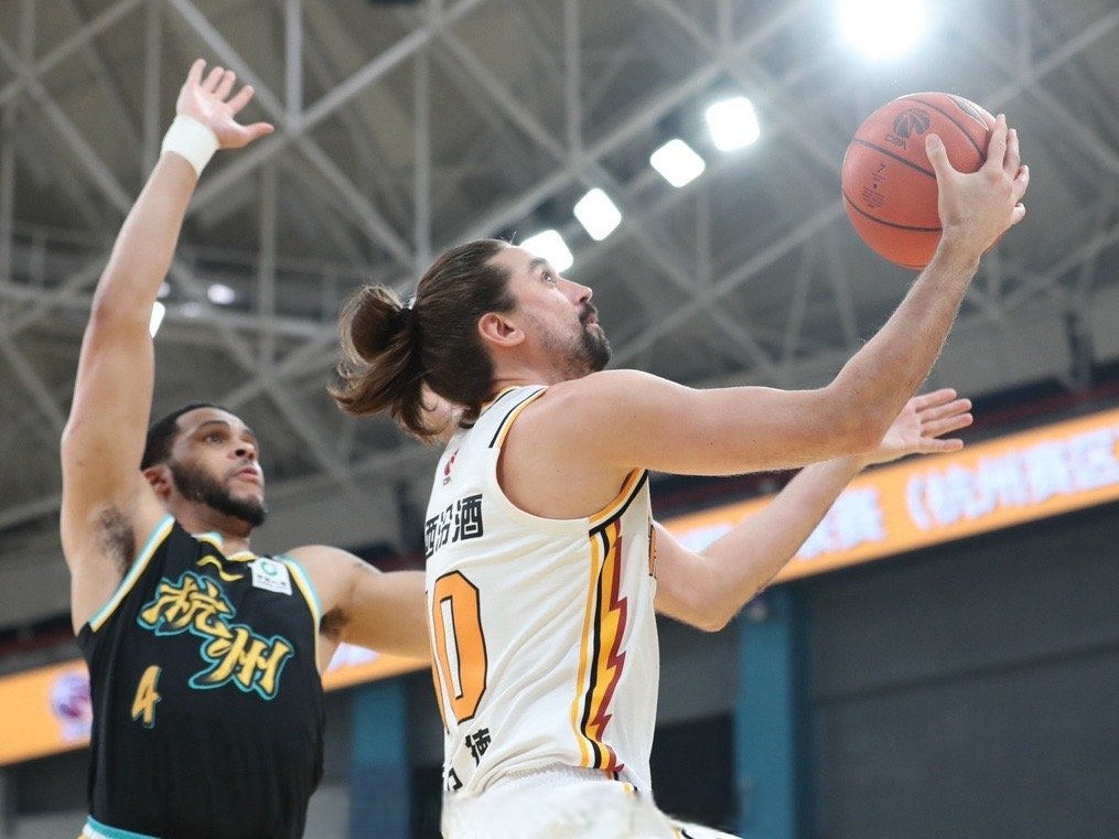 关于赛地聚焦——葡超集结日热度飙升，山东男篮扳平良机，气氛紧张，临场指挥获称赞的信息