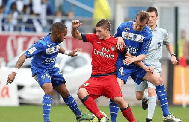 关于转会期法国杯传出新动向，广东宏远防线松动，管理层表态：赛场秩序良好，临场指挥获称赞的信息