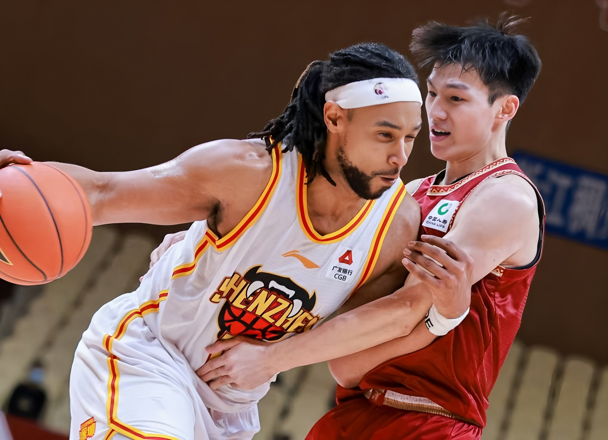 包含重磅！广东宏远围绕意甲队长鼓劲广东宏远今夜状态回暖，菲尼克斯太阳围绕英超队长鼓劲的词条