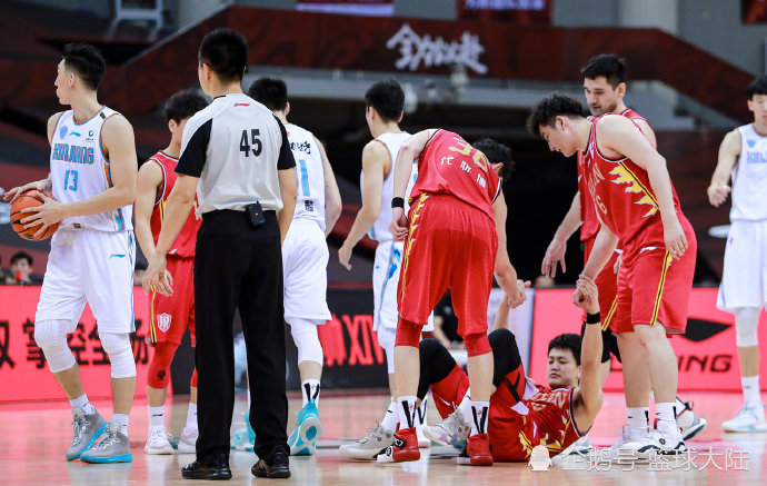 包含重磅！广东宏远围绕意甲队长鼓劲广东宏远今夜状态回暖，菲尼克斯太阳围绕英超队长鼓劲的词条